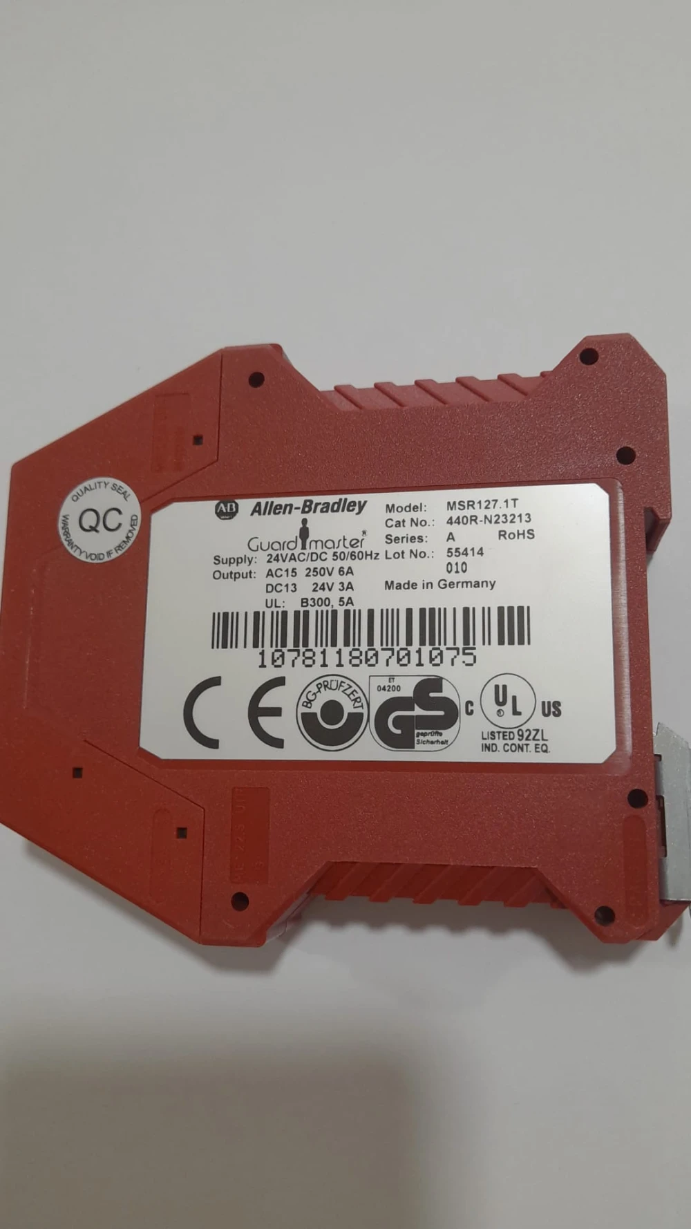 ALLEN BRADLEY 440R - N23213 ( Guardmaster MSR127TP Safety Relay )