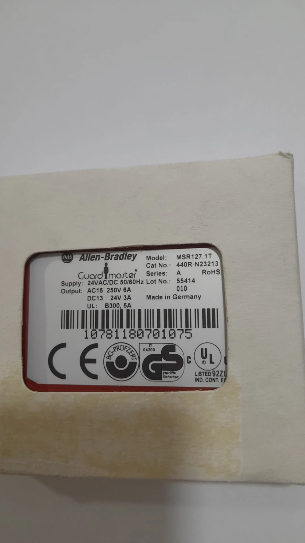 ALLEN BRADLEY 440R - N23213 ( Guardmaster MSR127TP Safety Relay )