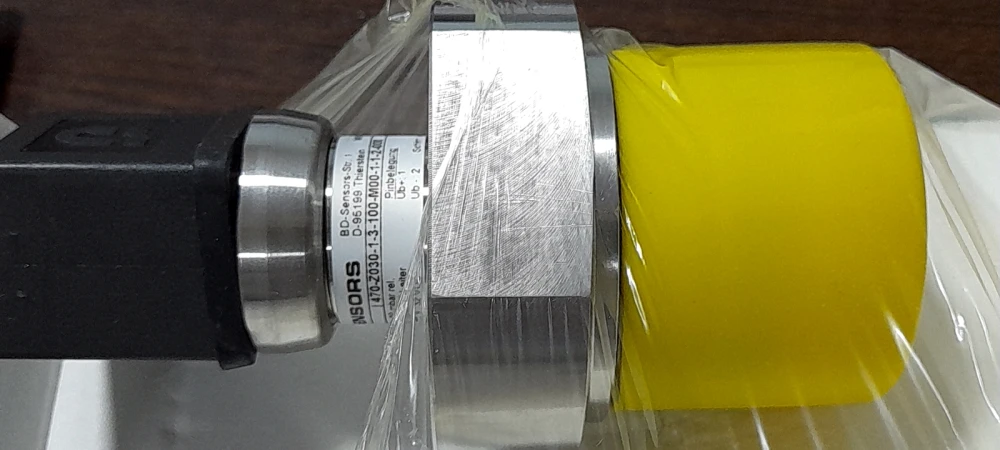 BD SENSORS LMK 351 / 470-Z030-1-3-100-M00-1-1-2-400